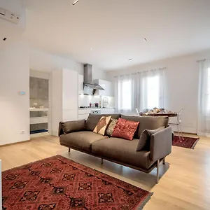 https://apt-venice-modern-style.hotelslidodijesolo.com